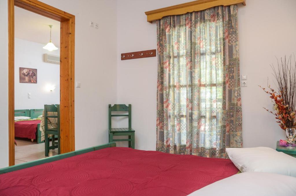 Despina Hotel Agia Anna  Zimmer foto